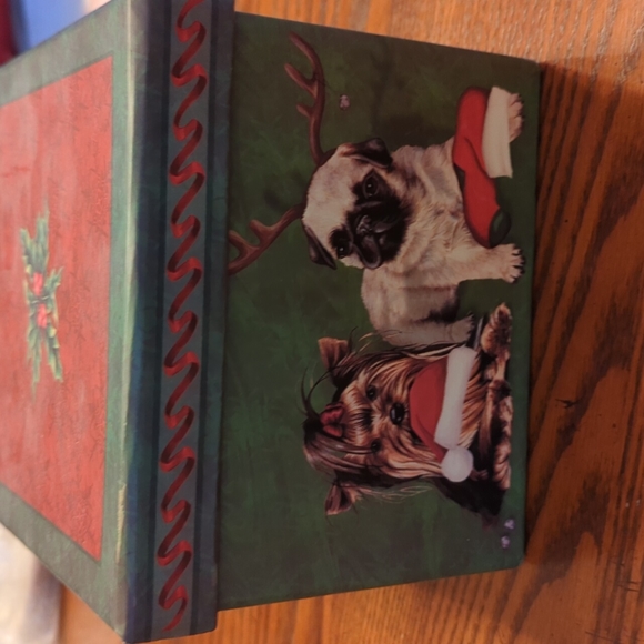 Christmas box featuring dogs - Picture 4 of 8